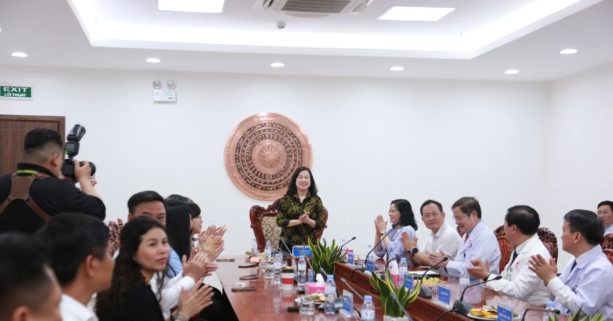 Bộ trưởng Y tế thăm, làm việc tại Bệnh viện Ung bướu Nghệ An