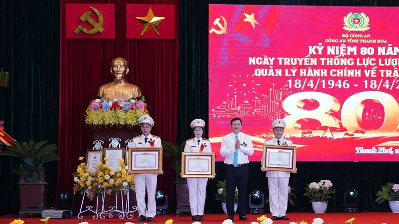 Lấy sự hài lòng của người dân, doanh nghiệp làm thước đo