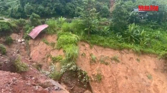 [Video] Quốc lộ 12 sạt lở, chia cắt giao thông giữa Lai Châu và Điện Biên