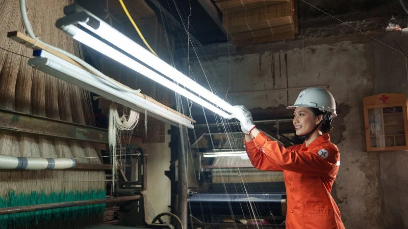 EVNHANOI triển khai giải pháp bảo đảm điện mùa nắng nóng, kêu gọi tiết kiệm điện