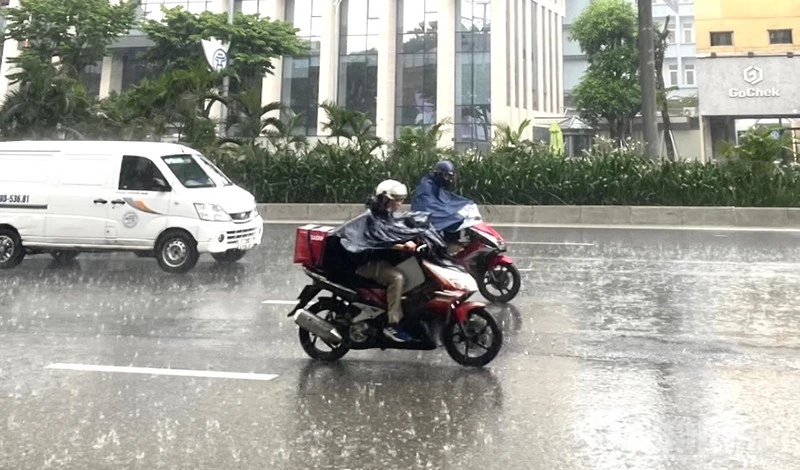 Thời tiết ngày 21/7: Bắc Bộ chiều tối và đêm có mưa rào, Trung Bộ ngày nắng nóng và nắng nóng gay gắt