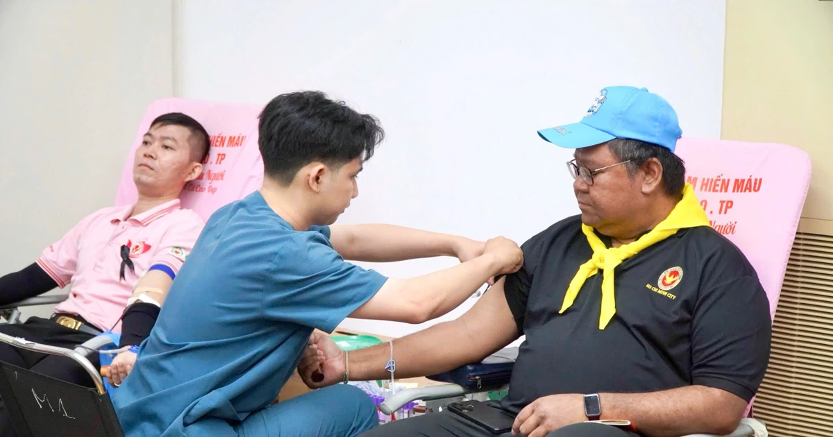 Comunidad de tailandeses en Vietnam acuden al programa. 