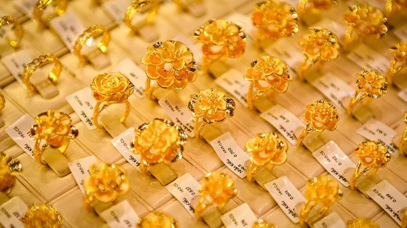 Giá vàng miếng và vàng nhẫn SJC giảm mạnh chiều bán ngày 4/8