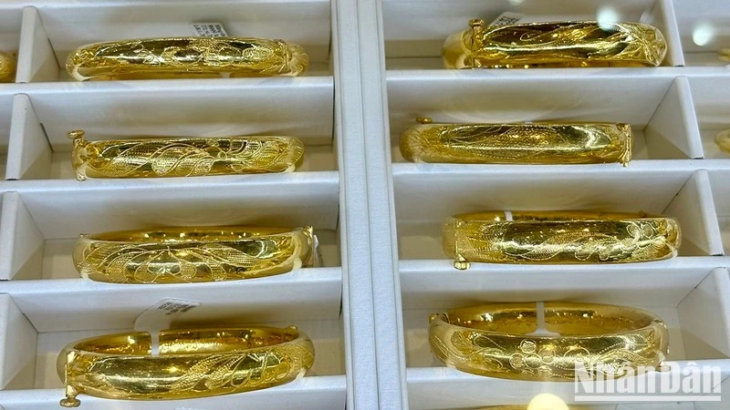 Giá vàng ngày 14/3: Vàng miếng, vàng nhẫn tiếp đà "lao dốc", giảm thêm 2,2 triệu đồng/lượng