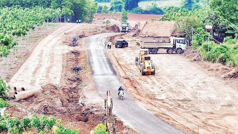 Dân vận hiệu quả, giao thông nông thôn khởi sắc