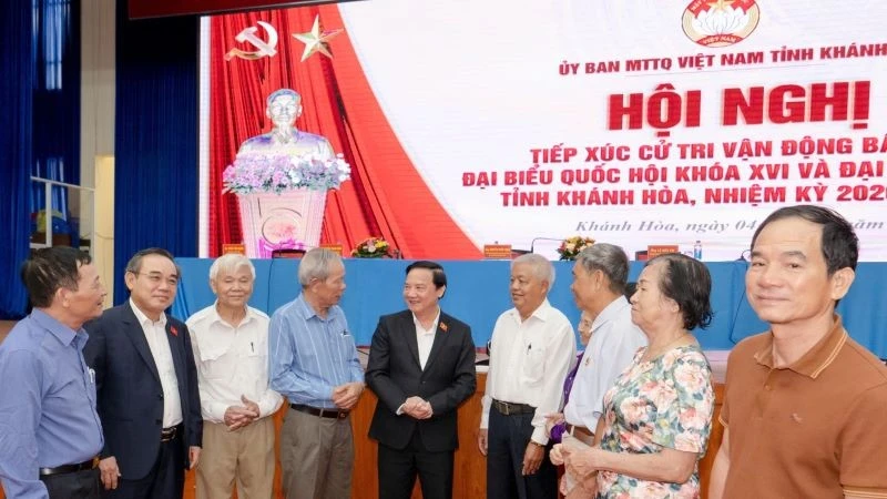 Phó Chủ tịch Quốc hội Nguyễn Khắc Định tiếp xúc cử tri tại Khánh Hòa - Báo Nhân Dân điện tử