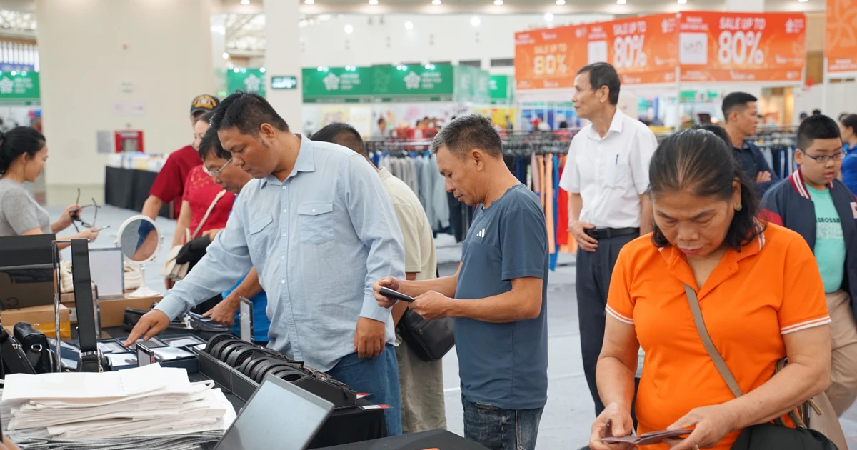 Numerous trade promotion programmes have been organised to stimulate domestic consumption. (Photo: NAM NGUYEN)