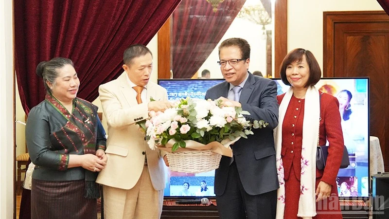 Đại sứ quán Việt Nam tại Nga chúc mừng Tết cổ truyền Lào