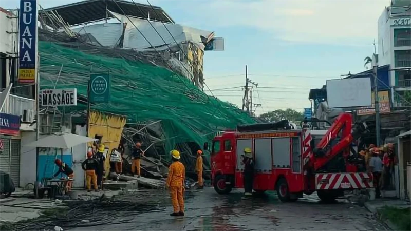 Sập nhà 9 tầng đang xây ở Philippines, ít nhất 30 người mắc kẹt