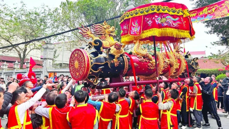 Tưng bừng lễ hội xuân