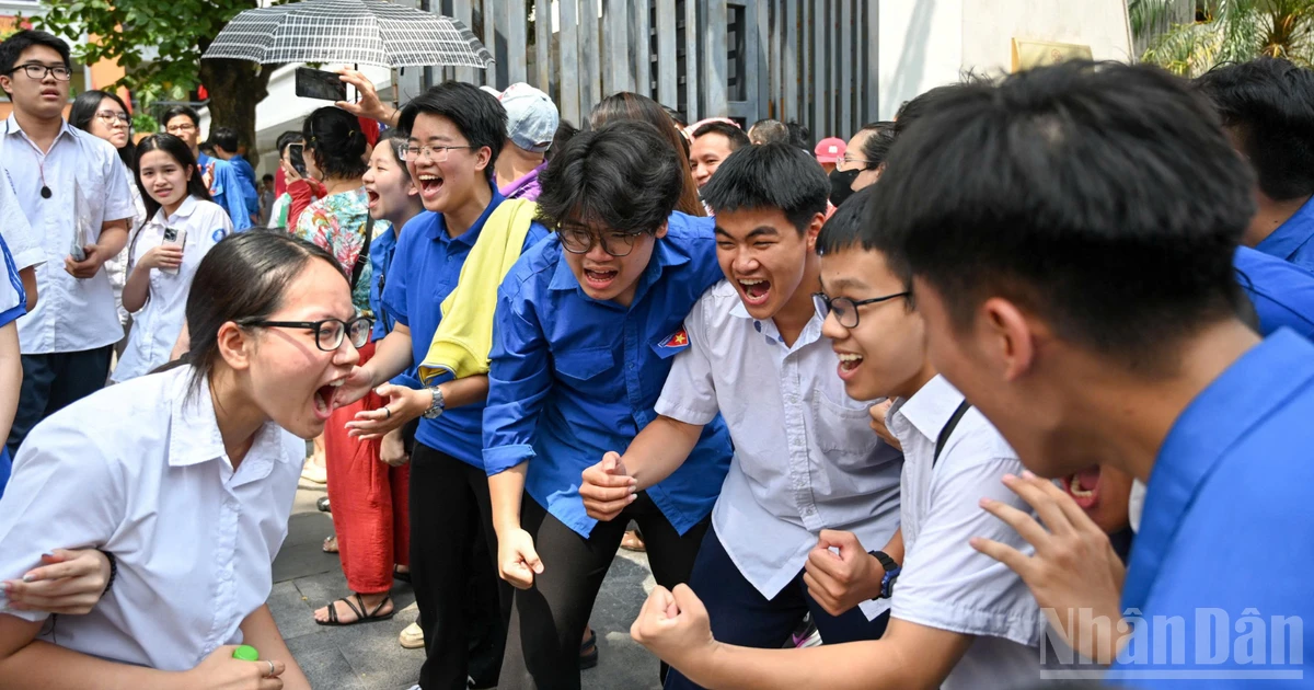Nhìn lại hành trình tiếp sức mùa thi