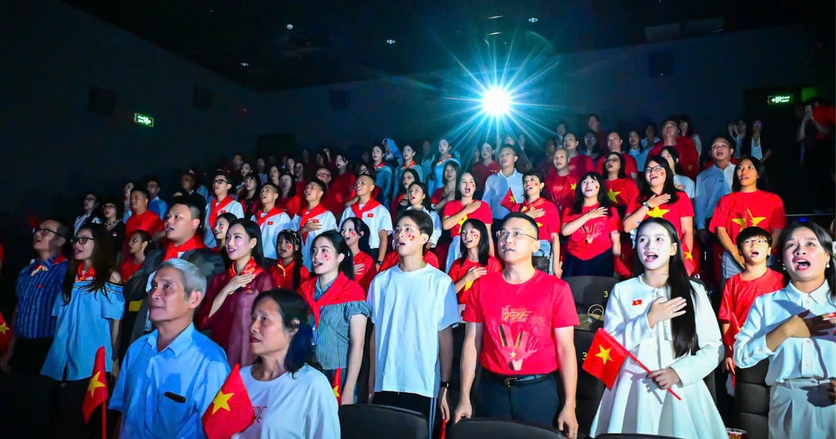 A particularly moving moment came when the entire audience stood to sing the national anthem together while watching the touching scenes featured in “The Homeland in Our Hearts: The Concert Film”.