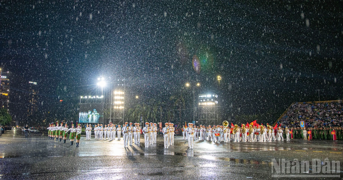 Mãn nhãn Lễ khai mạc Hội thao Công an nhân dân 2026 trong đêm mưa Đà Nẵng