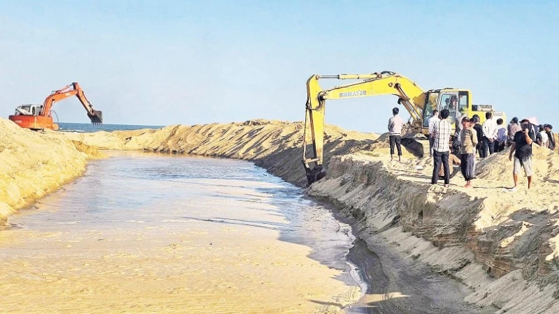 Nỗ lực khắc phục tình trạng cửa biển bị bồi lấp
