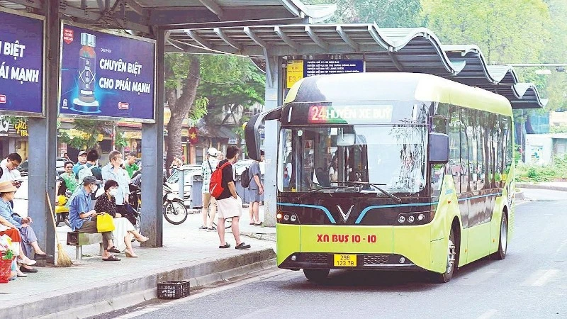 Đẩy nhanh lộ trình “xanh hóa” xe buýt