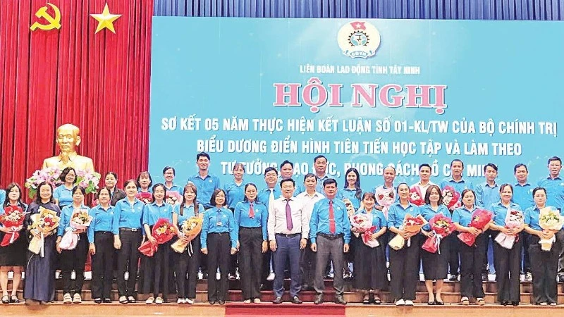 Lan tỏa việc học và làm theo Bác trong công nhân, lao động