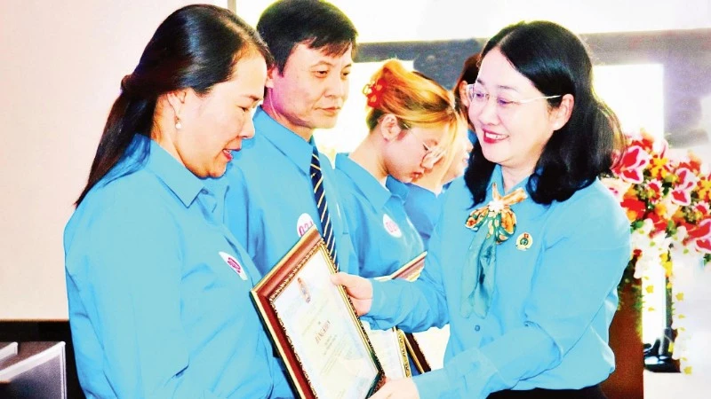 Học Bác từ những việc bình dị, đời thường