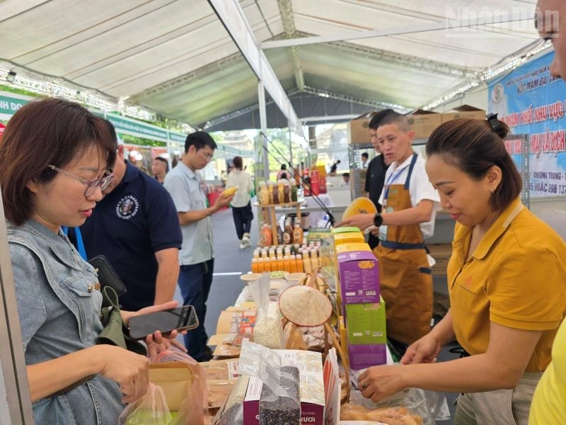 The Viet Nam OCOPEX 2025 Export-Oriented OCOP Product Fair takes place at Thang Long Imperial Citadel from August 1–3, 2025. (Photo: TRUNG HIEU)