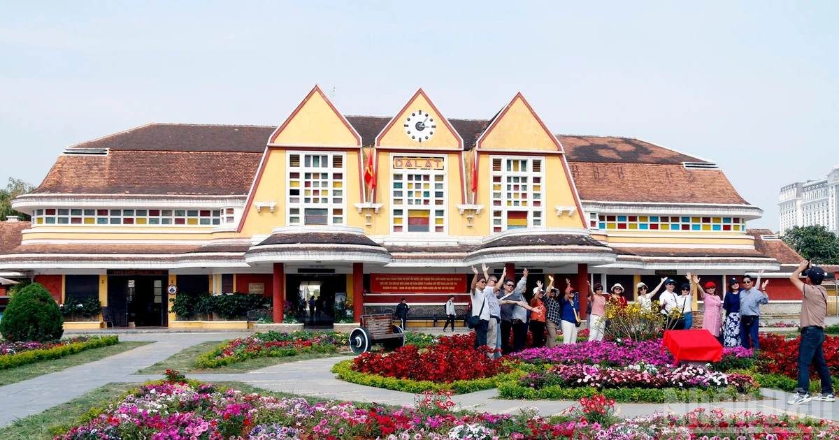 El placer de degustar café vietnamita en el antiguo tren en Da Lat