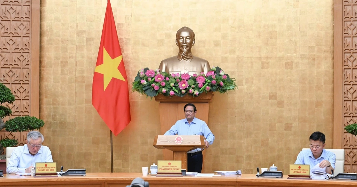 Prime Minister Pham Minh Chinh chairs the regular July Cabinet meeting, held online with provinces and centrally governed cities.