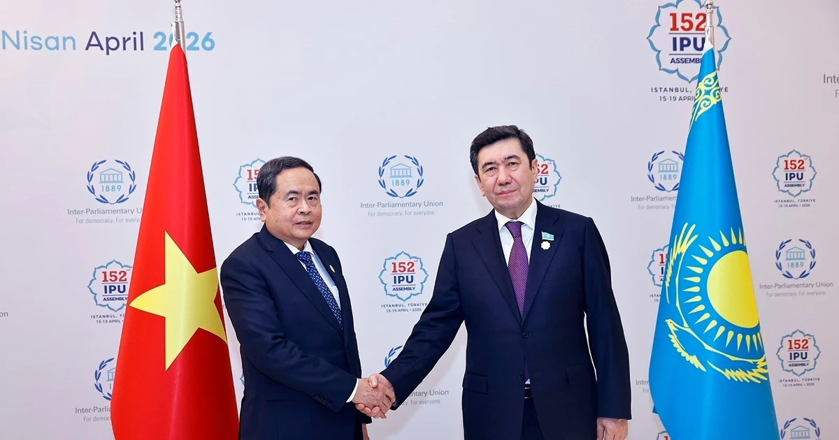 Chủ tịch Quốc hội Trần Thanh Mẫn hội kiến Chủ tịch Hạ viện Kazakhstan Yerlan Koshanov