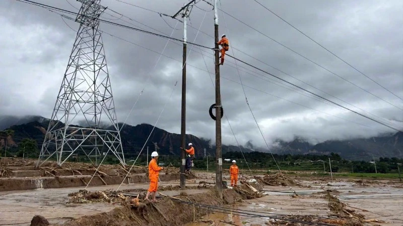 Cơ bản khôi phục cấp điện cho vùng lũ Mường Than