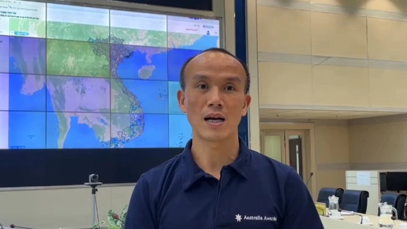 Hoang Phuc Lam, Deputy Director of the National Centre for Hydrometeorological Forecasting, informs of the third typhoon.