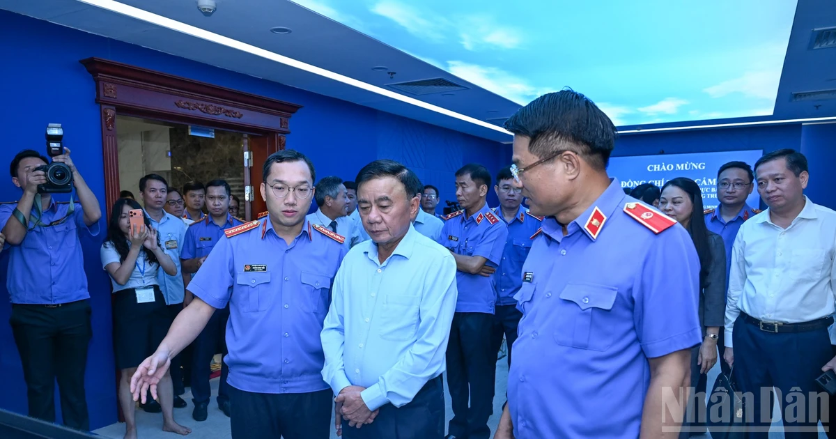 [Ảnh] Thường trực Ban Bí thư Trần Cẩm Tú chủ trì làm việc với Ban Thường vụ Đảng ủy Viện Kiểm sát nhân dân tối cao