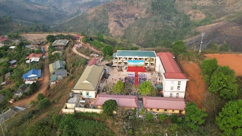 Học sinh Trường phổ thông dân tộc bán trú tiểu học Huổi Lếch có thêm phòng học mới