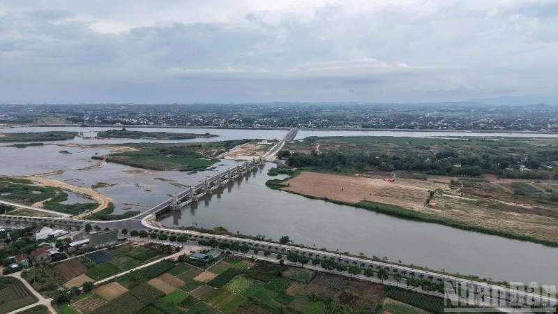Quảng Ngãi: Vận hành chạy thử và đồng bộ thiết bị công trình đập dâng hạ lưu sông Trà Khúc