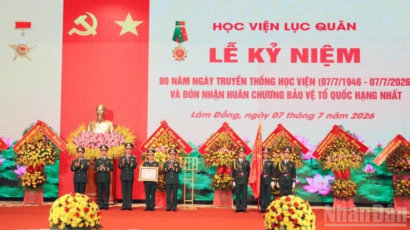 Học viện Lục quân kỷ niệm 80 năm ngày truyền thống và đón nhận Huân chương Bảo vệ Tổ quốc hạng nhất