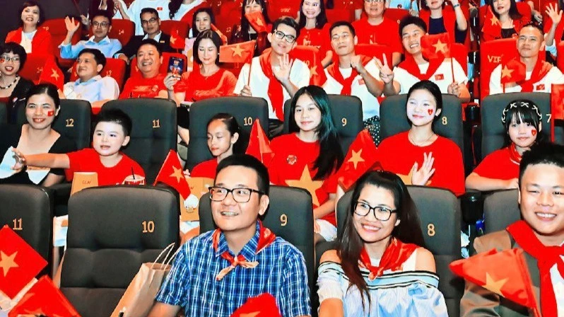 A large audience attended the early screening of “The Homeland in Our Hearts,” produced by Nhan Dan Newspaper. (Photo: Bao Long)