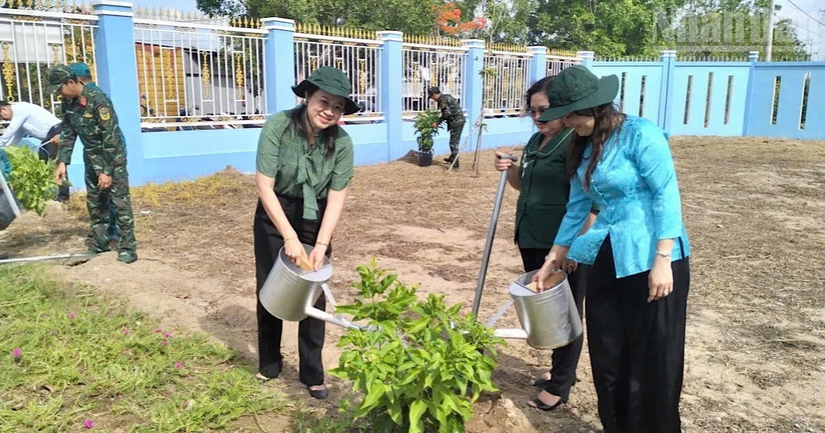 Cà Mau: Các xã, phường tổ chức trồng cây “Đời đời nhớ ơn Bác Hồ