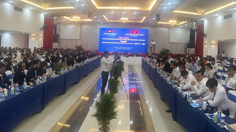 Thúc đẩy thương mại biên giới Việt Nam - Campuchia đạt 20 tỷ USD