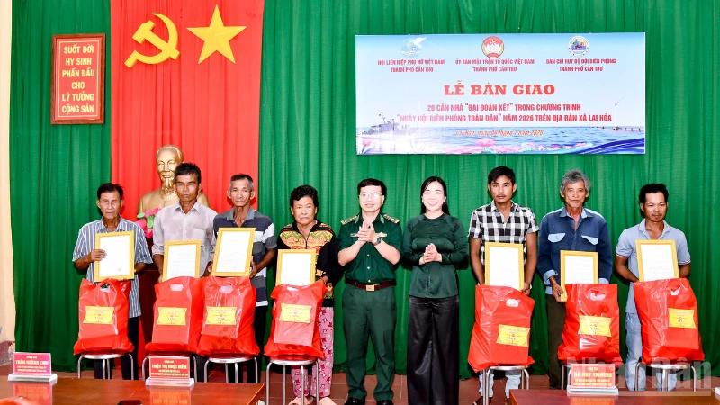 Cần Thơ bàn giao 30 căn nhà Đại đoàn kết cho người nghèo khu vực biên giới biển
