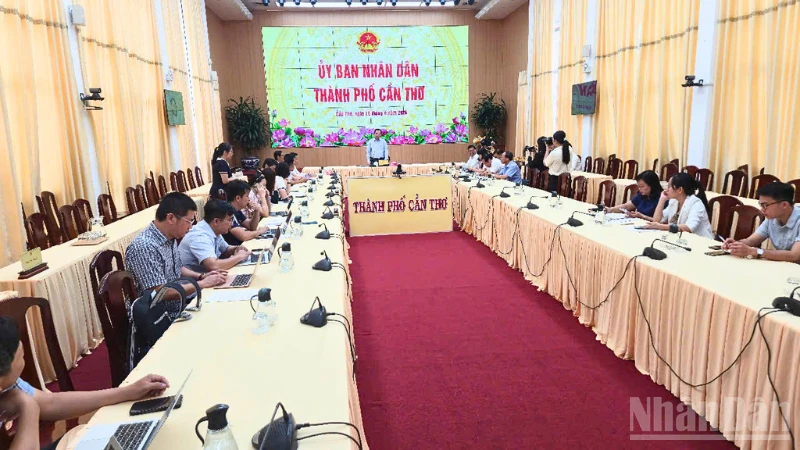 Cần Thơ làm việc với doanh nghiệp thu mua, xuất khẩu gạo, tháo gỡ khó khăn tiêu thụ lúa