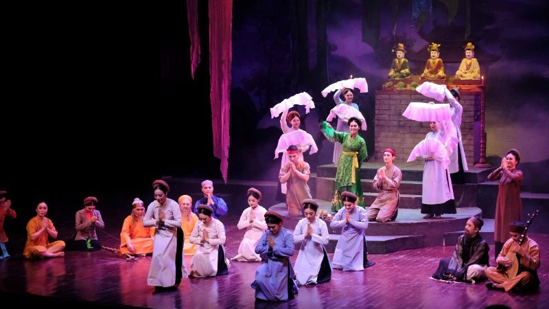 After the merger, the theatre should also implement policies to attract talent and offer appropriate incentives towards creating favourable conditions for artists to focus on their profession. (Illustrative photo: Viet Nam Cheo Theatre)