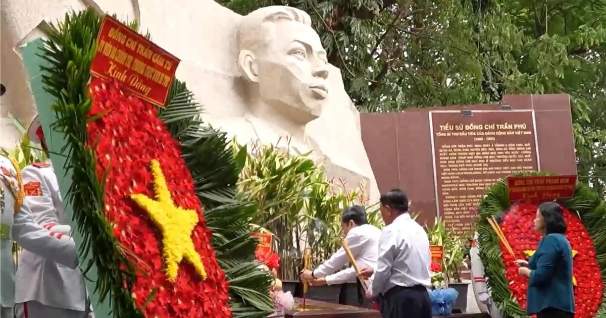 [Video] Chủ tịch Quốc hội Trần Thanh Mẫn dâng hương tưởng niệm các Anh hùng liệt sĩ tại Công viên Lê Thị Riêng