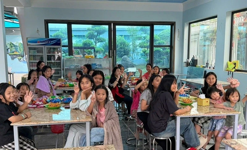 Đem niềm vui với học sinh nghèo, hoàn cảnh khó khăn tại Điện Biên