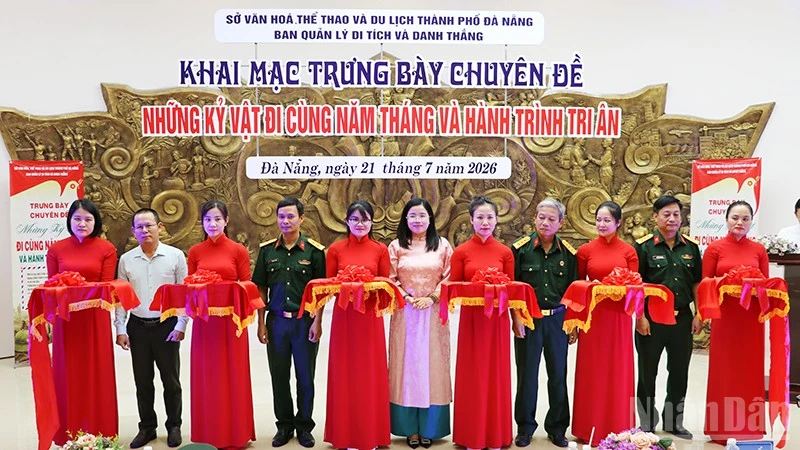 Trưng bày chuyên đề “Những kỷ vật đi cùng năm tháng và hành trình tri ân”