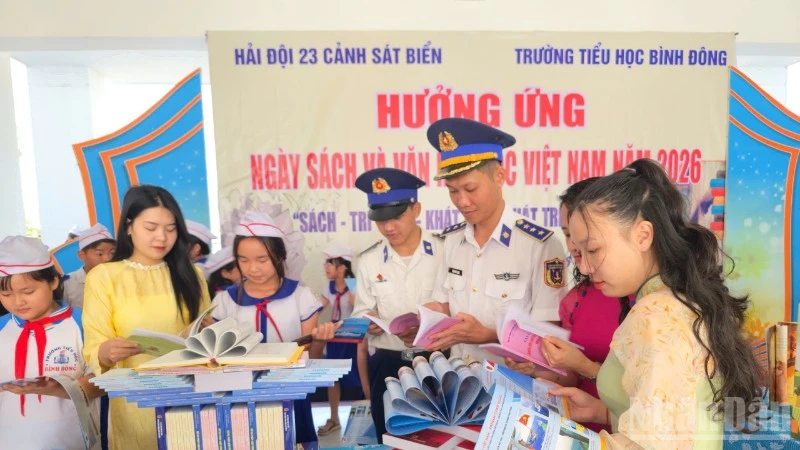 Vùng Cảnh sát biển 2 hưởng ứng Ngày Sách và Văn hóa đọc Việt Nam năm 2026