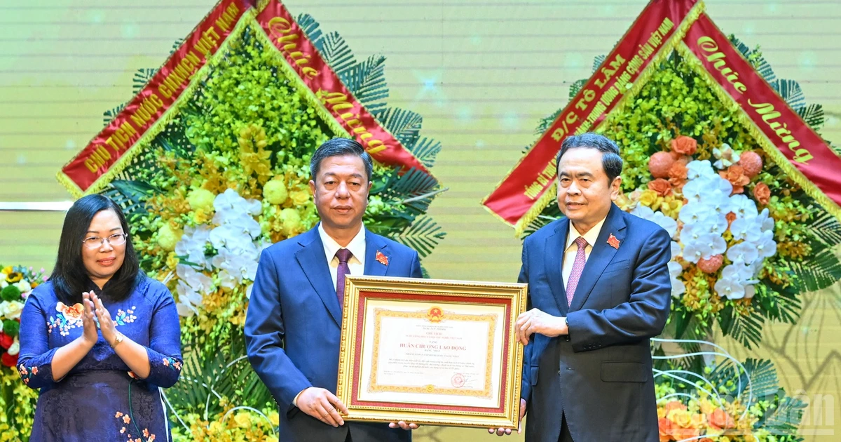 [Foto] Celebran acto conmemorativo por el 80º aniversario de fundación de Editorial Política Nacional Su That