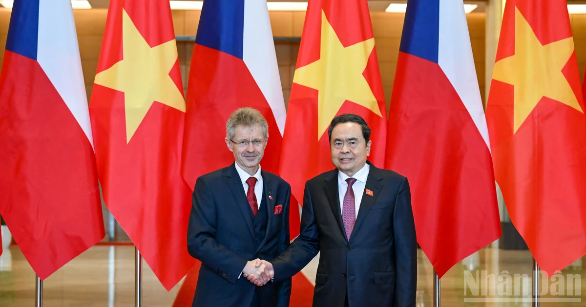 [Foto] Presidente del Parlamento vietnamita se reúne con su homólogo checo