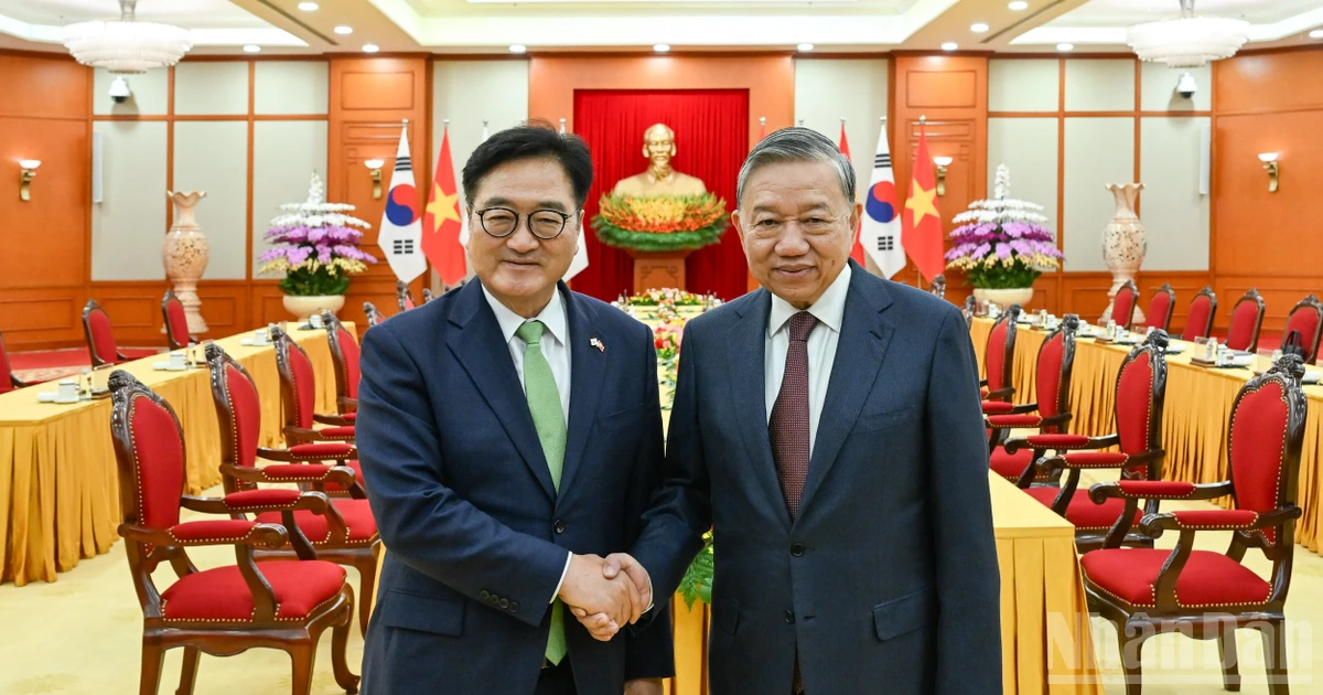 [Foto] Líder partidista de Vietnam conversa con presidente de la Asamblea Nacional de Corea del Sur