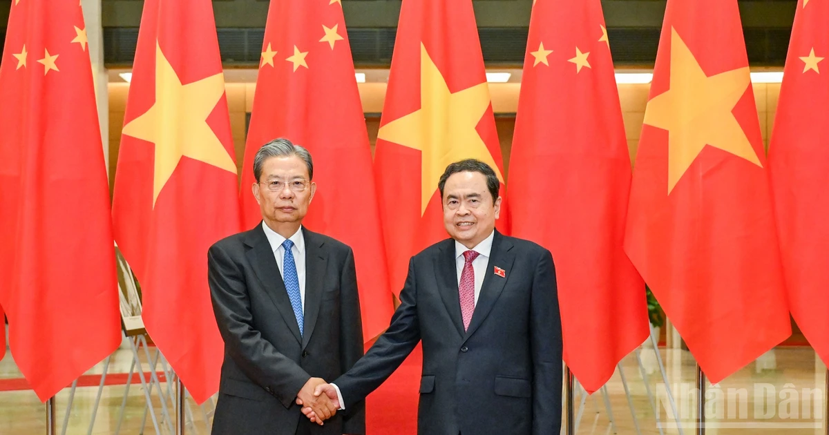 [Foto] Presidente del Parlamento vietnamita recibe al dirigente legislativo de China