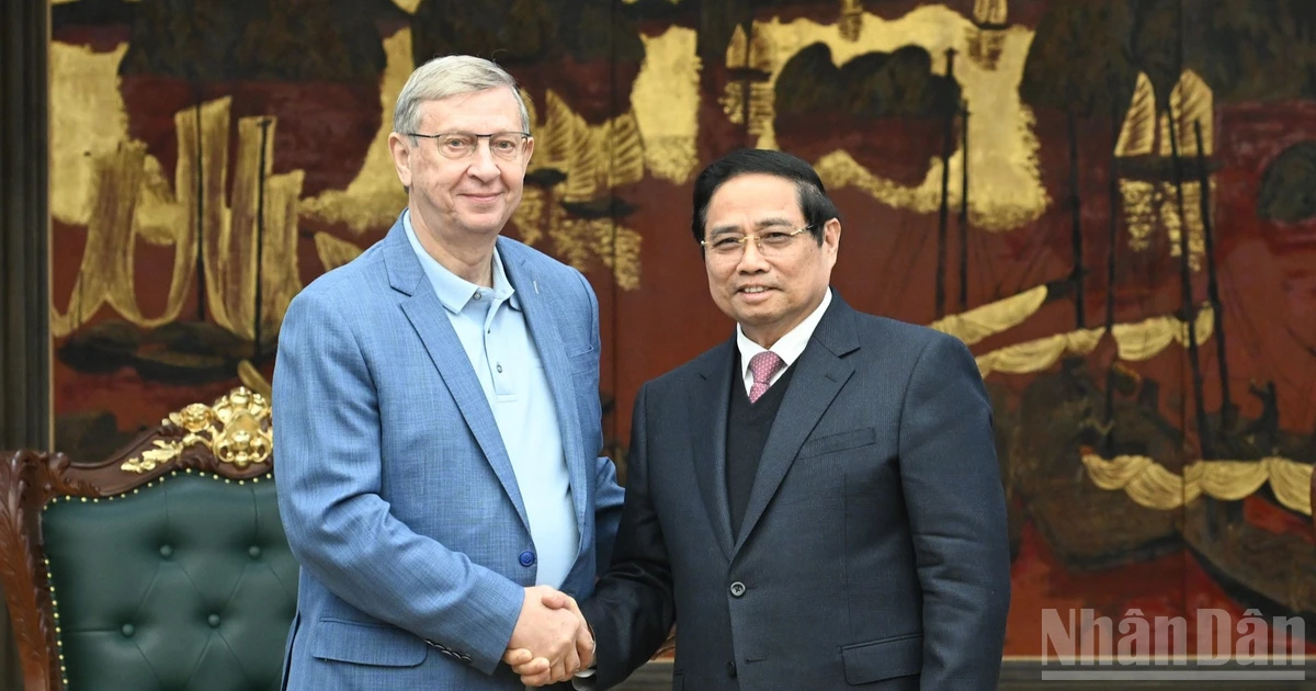 Премьер-министр Фам Минь Тьинь и председатель АФК «Система» Владимир Евтушенков. Фото: Чан Хай 