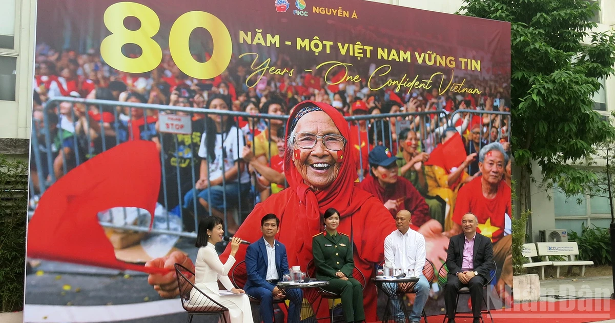 Delegates attend a seminar titled “Telling the National Story in Cultural Communication”. (Photo: NGAN ANH)