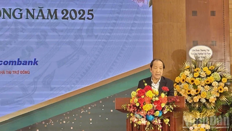 Ho Xuan Hung, Chairman of the Viet Nam Association of Agriculture and Rural Development, delivers remarks at the closing ceremony of the communication programme “Green Credit for Enterprises and Farmers 2025”.