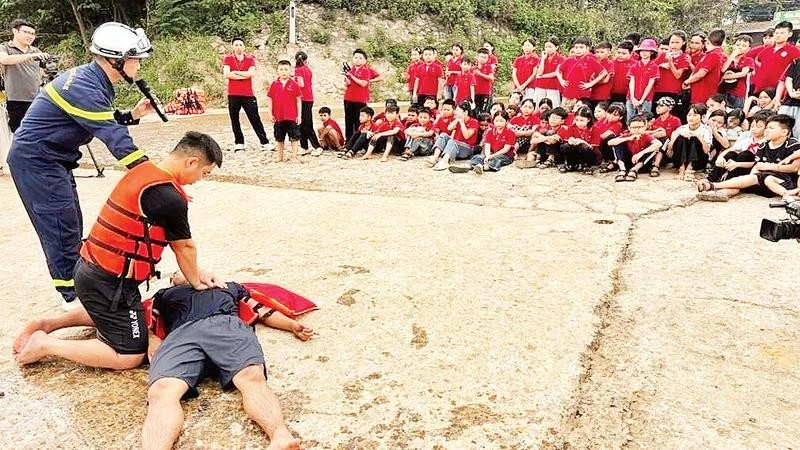 Phòng chống đuối nước cho học sinh