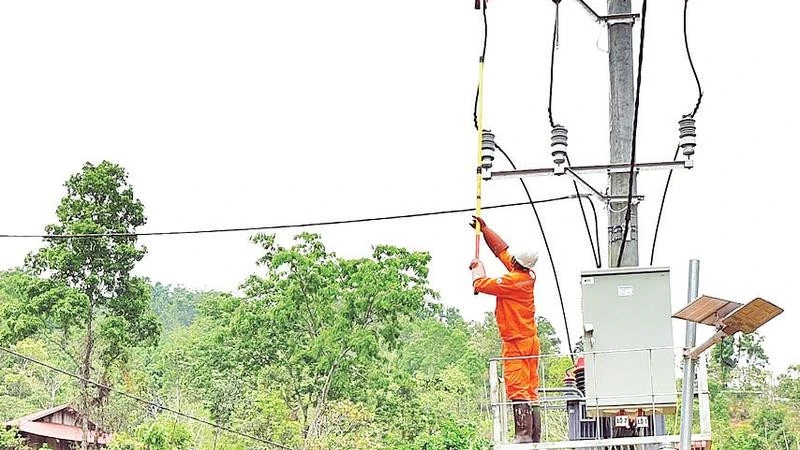 Điện về bản Tia Ma Mủ